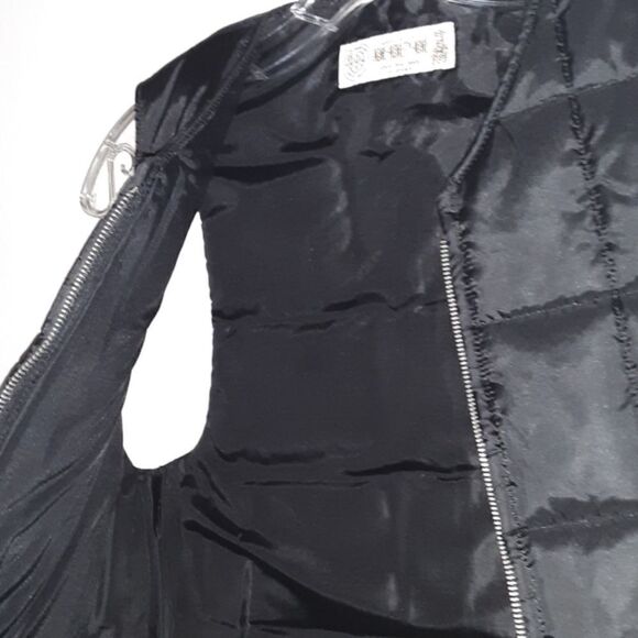 Nine Ninety Nine Black Puffer Vest Size Large - Picture 4 of 5